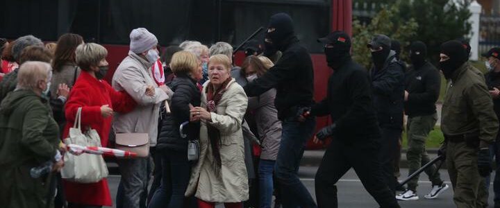 Riot police against pensioners