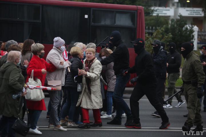 Riot police against pensioners