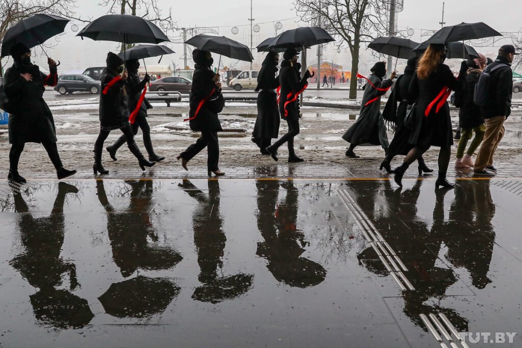 A solidarity rally in Minsk, this time in the colours of mourning.